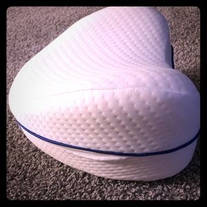 NEVER USED Contour Legacy Leg Pillow